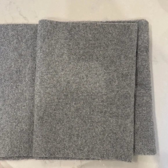 Quince Soft Gray Knit Scarf (never worn) - Picture 2 of 2